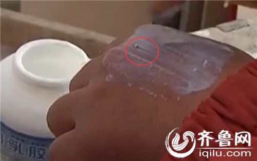 临沂：揭秘装修市场白乳胶涉假黑幕 部分工人专购假货(图2)