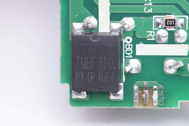 内置美思迪赛MX6911主控芯片联想20W快充充电器拆解(图7)