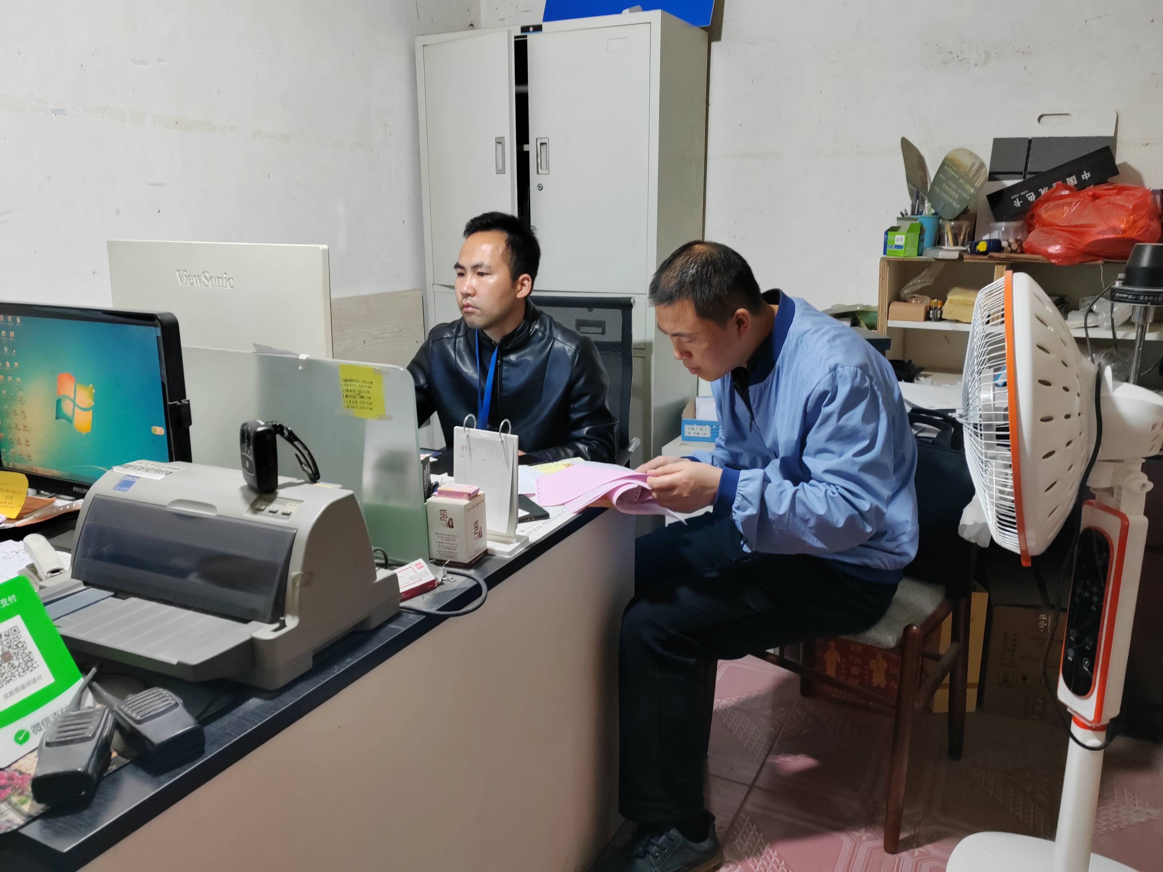 涉案金额近50万元！成都双流区捣毁一乳胶漆制假窝点(图1)
