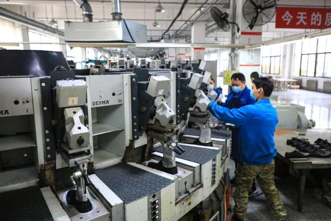 赶订单 忙投产 跑起来——敢闯敢试企业在行动③(图1)