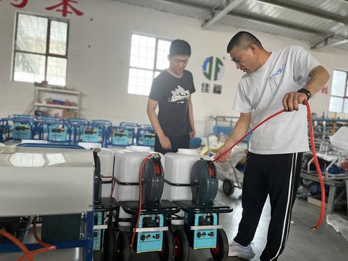 【寿光】打造乡村振兴齐鲁样板丨孙家集街道韩建新：“鼓捣”农机的“发明家”(图2)