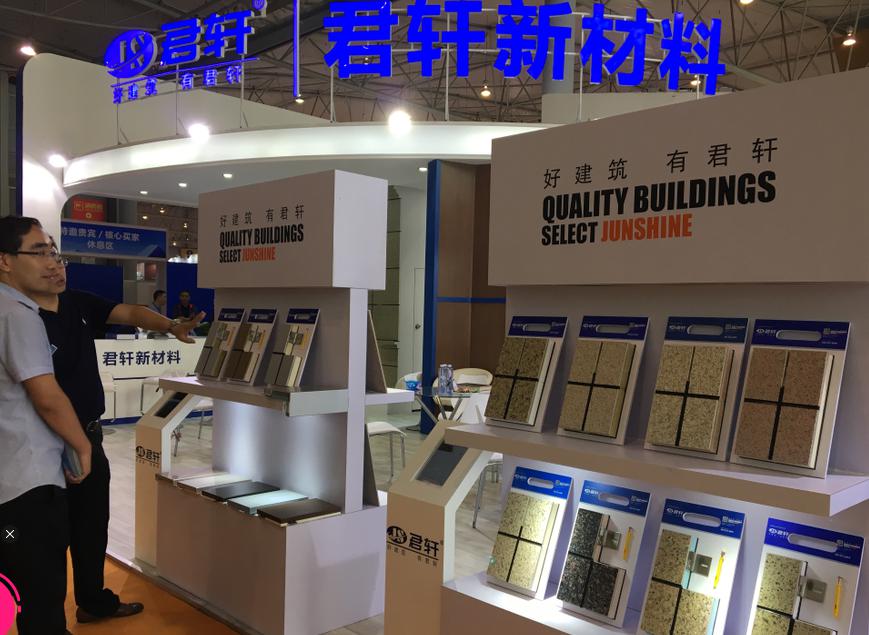 建博会上君轩受媒体采访 建筑节能新材料赢大众青睐(图4)