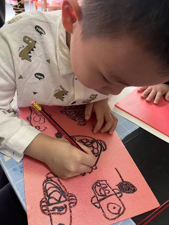 上海小哈佛幼儿园“美术材料资源的开发与运用”废旧及生活材料篇(图13)