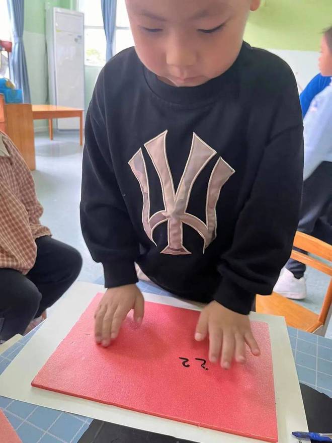 上海小哈佛幼儿园“美术材料资源的开发与运用”废旧及生活材料篇(图14)