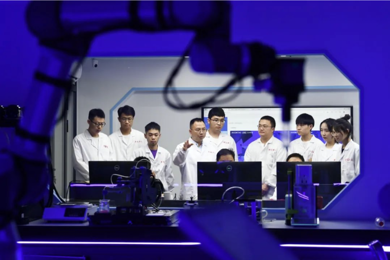 【牢记嘱托建新功】中国科学报｜这个实验室《自然》《科学》论文成堆原来幕后有帮手(图2)