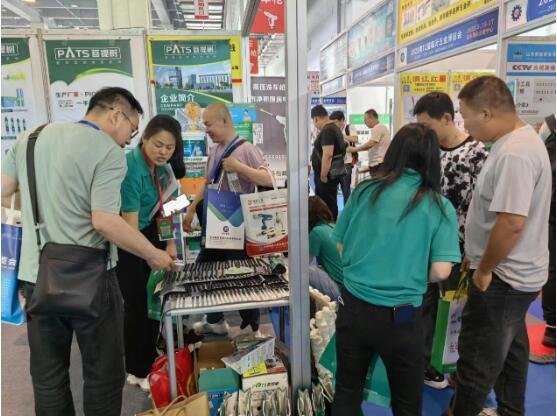 热烈庆祝优硕新型建材公司临沂国际展会圆满成功！(图4)