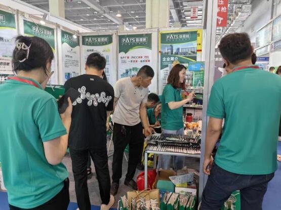 热烈庆祝优硕新型建材公司临沂国际展会圆满成功！(图3)