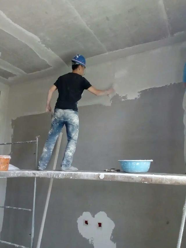 “刮腻子”和“刮大白”的区别是什么？二者一一对比差距太明显(图1)
