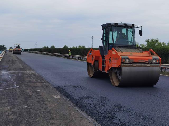 G15沈海高速莱西段路面大中修工程建设完工(图2)