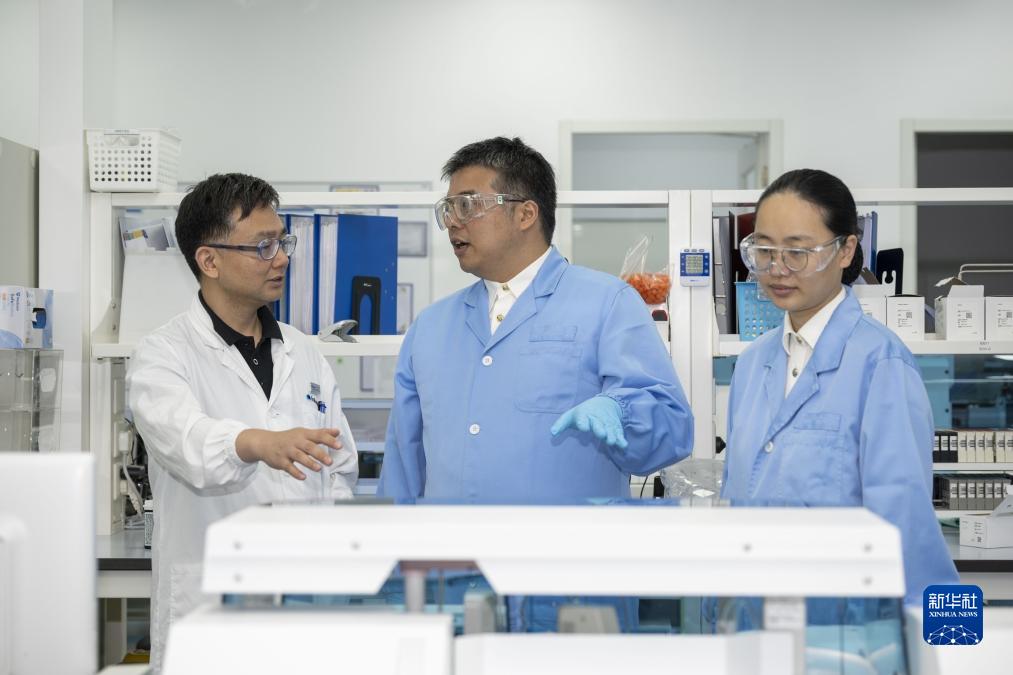 学思想、强党性、重实践、建新功丨海关总署：扛稳守国门促发展重任 以更大作为推动主题教育入心见行(图1)