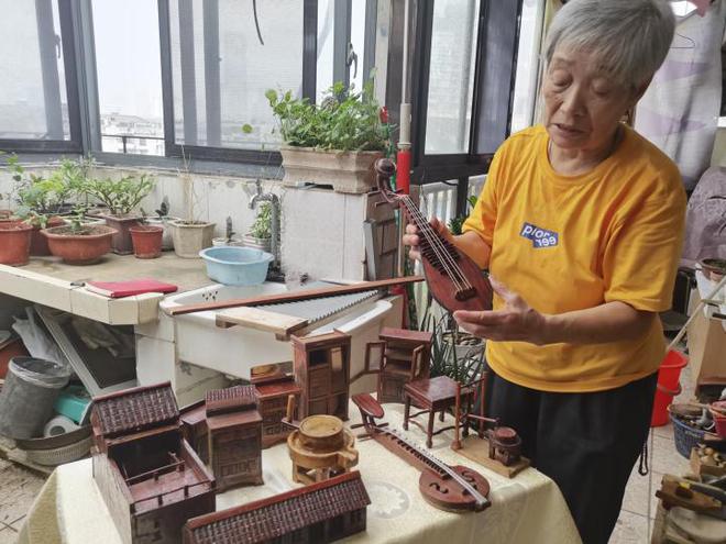 宁波76岁木匠阿姨火了！20年“复刻”近百件迷你家具(图8)