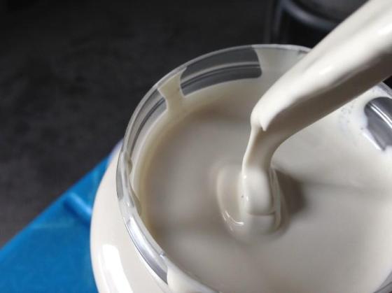 白乳胶的使用方法及注意事项 白乳胶可以涂在皮肤上吗(图1)