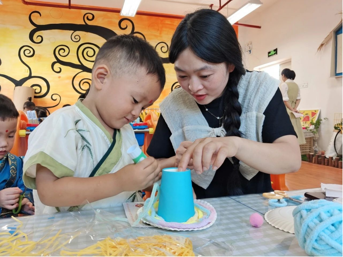 “月满中秋‘童’享欢乐” 遂昌县大柘镇中心幼儿园中秋节系列活动丰富多彩(图1)