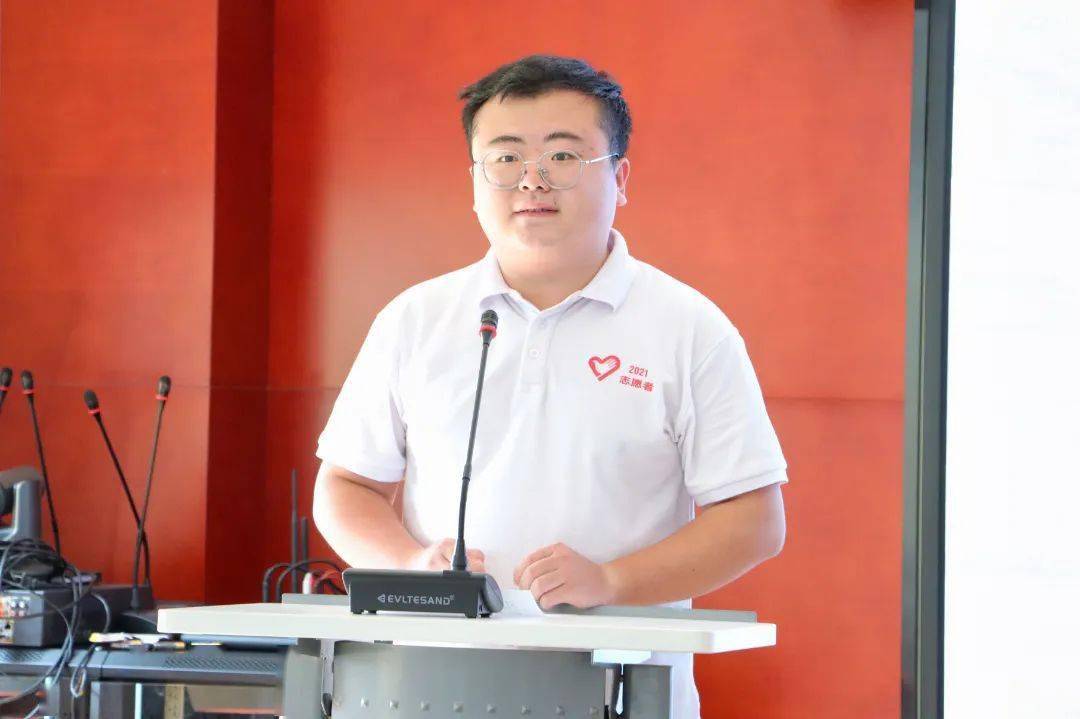 我以奋斗写青春李佳明：一腔热血洒基层 不负韶华建新功(图1)