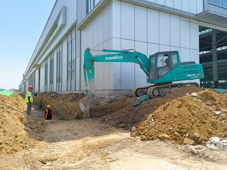 设备进场安装调试 淄博先创区新材料产业园建设迈出重大步伐！(图3)