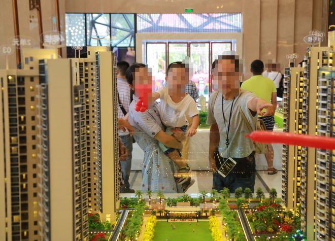 面对亲戚一再开口借我新房住三年要陪他儿子读高中要撕破脸吗(图1)