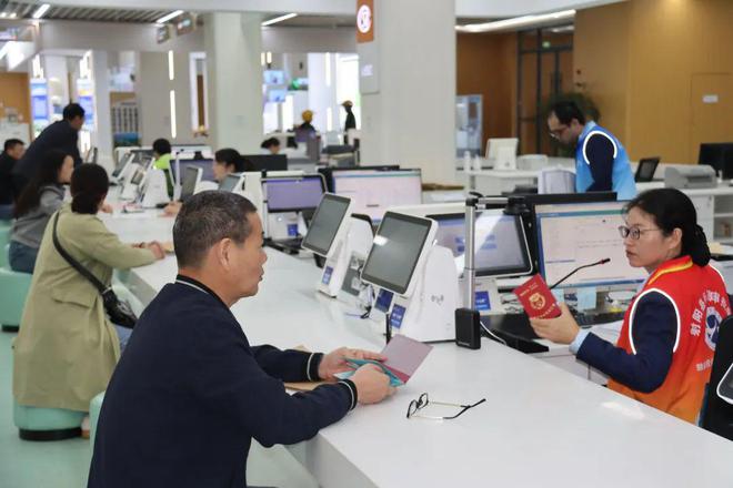 以学促干建新功！县行政审批局推进“五办三化”服务体系建设(图2)