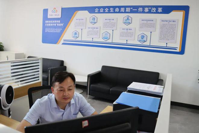 以学促干建新功！县行政审批局推进“五办三化”服务体系建设(图5)