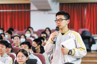 “院士专家讲科学”走进北京市铁路第二中学材料专家谢建新讲述材料智能技术与机器学习(图2)