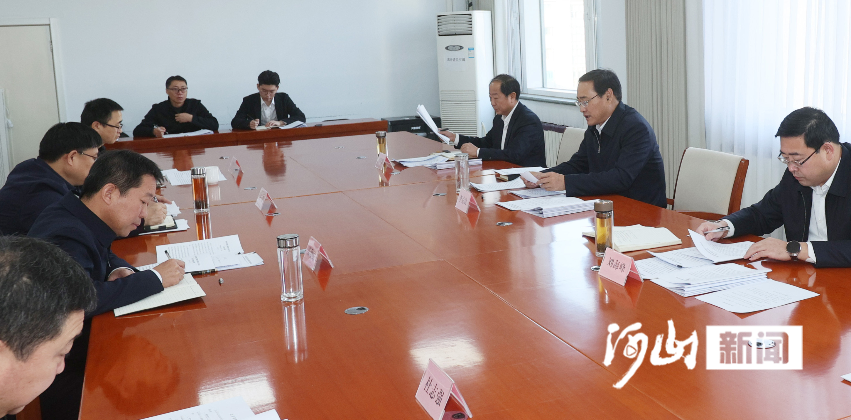 李克良主持召开张家口市政府党组主题教育专题民主生活会(图1)