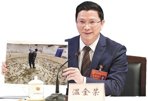 省十四届人大二次会议举行地市专场记者会(图4)