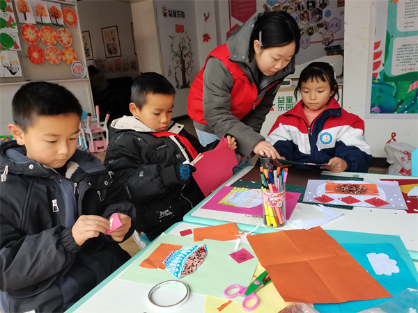 施秉县城关镇：童心知民俗 趣味迎腊八(图4)