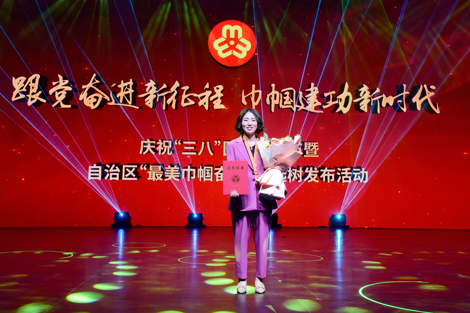 全国三八红旗手杨巧娣：巾帼筑梦奋进路 实干担当建新功(图1)