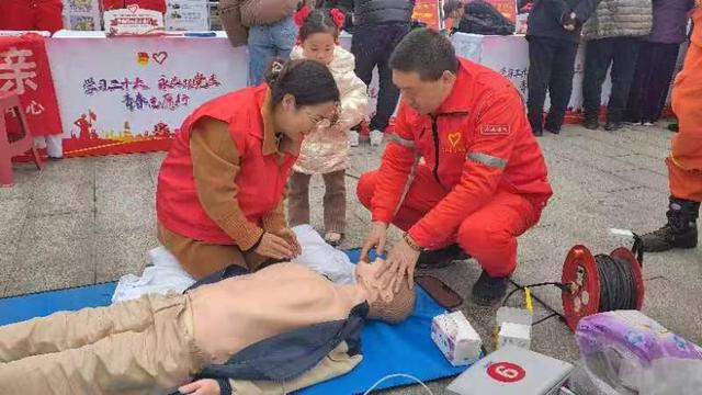 长庆清洁电力青年志愿服务掀起践行雷锋精神热潮(图2)