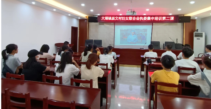 巾帼不让须眉乡村振兴建新功(图1)