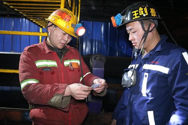 陕煤蒲白建新煤化：瞄准“靶心”强管控 筑牢安全“压舱石”(图2)