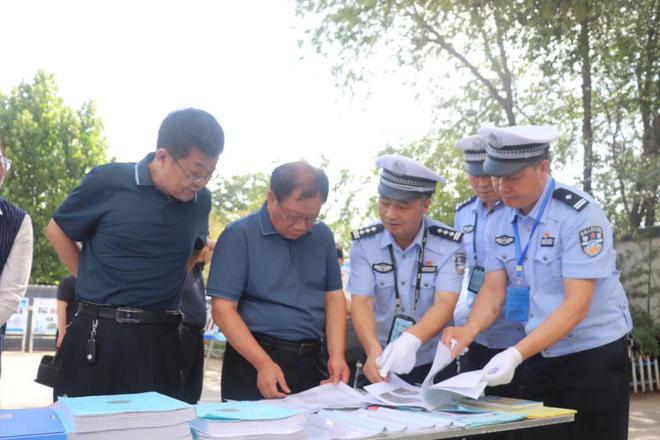 夏县人大常委会主任张贵林一行深入交警大队调研执法规范化建设工作(图2)