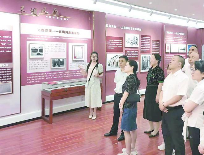 孟州市邮政分公司开展主题党日活动(图1)