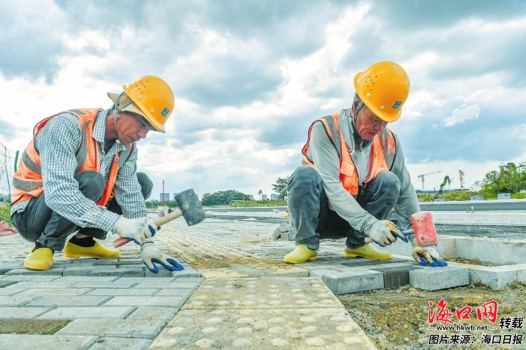 海口江东新区府越路项目西段冲刺8月底通车(图1)