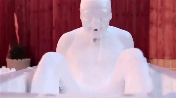 男子用乳胶洗澡乳胶凝固身体动弹不得(图3)