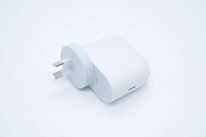 谷歌出品的充电器可不多见拆解看看设计做工(图1)